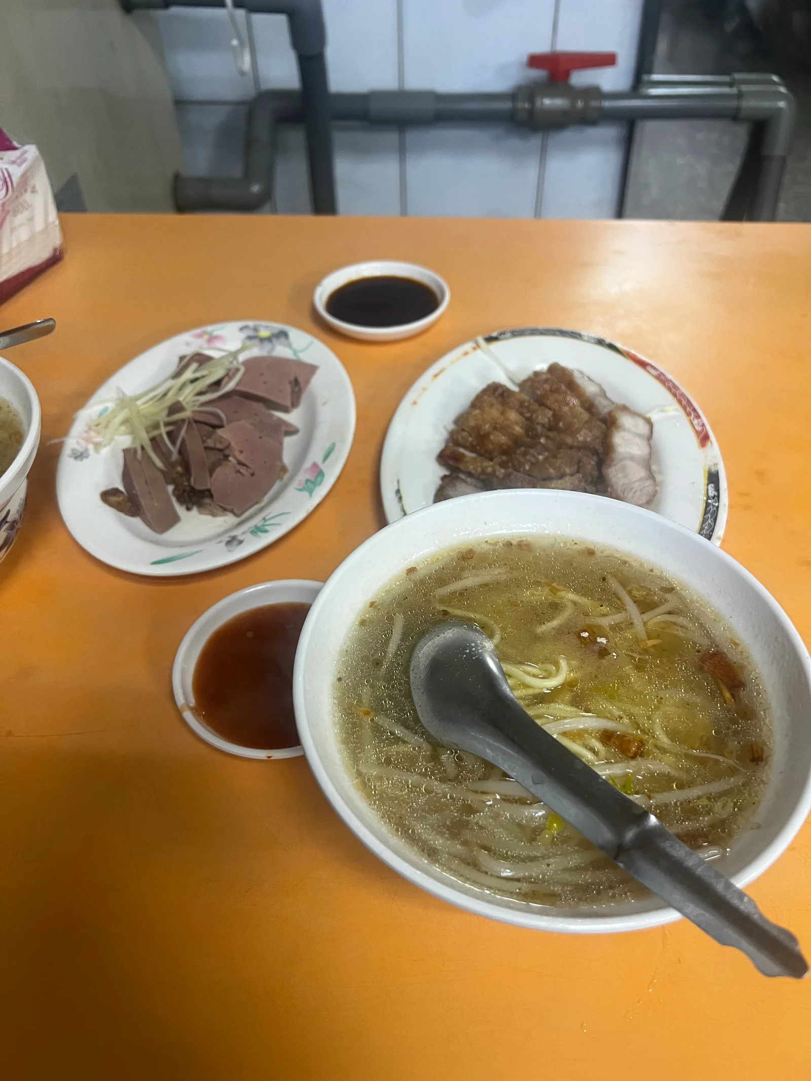 賣麵炎仔|大稻埕安西街的古早味小吃,一碗湯麵與紅燒肉的滿足的封面圖片